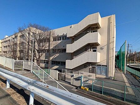 横浜市立左近山小学校 468m