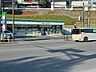 周辺：ファミリーマート鶴ヶ峰本町店 110m