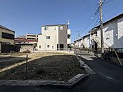 C棟/全3棟（写真中央）