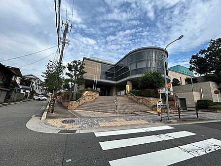 箕面市立西南図書館 500m