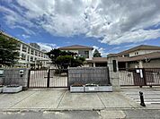 市立住吉小学校 950m