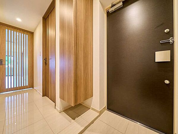 玄関を拡大表示