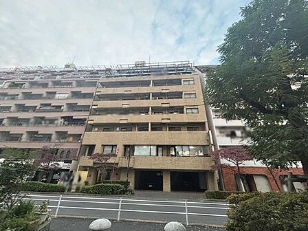 中央部のマンションです