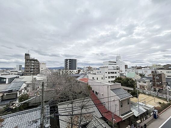 東向きバルコニ...