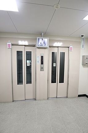 エレベーターは...