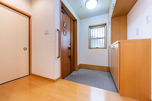 玄関を拡大表示