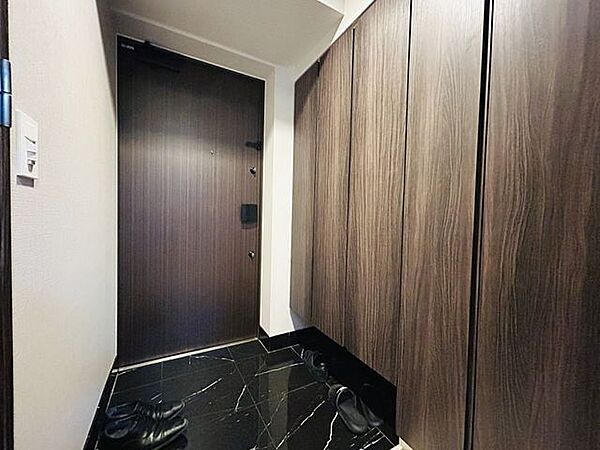 玄関を拡大表示