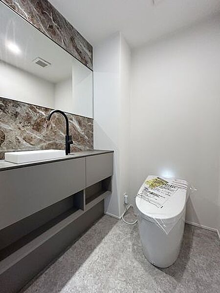 トイレを拡大表示