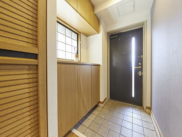 玄関を拡大表示