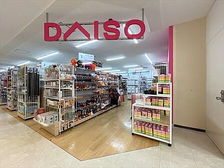 ダイソー プラーレ松戸店100m