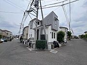 外観および前面道路