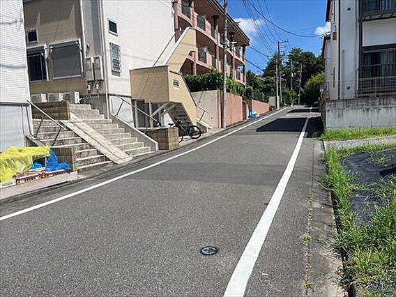 南東側前面道路