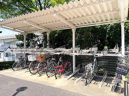 自転車駐輪場