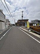 北東側前面道路