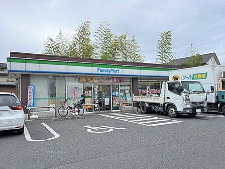 ファミリーマート東狭山ヶ丘一丁目220m