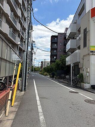 南東側前面道路
