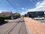西側前面道路