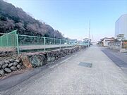 東側前面道路1