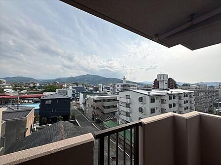 洋室側のバルコニーからの眺望