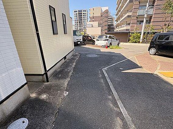 北西側前面通路