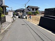 北西側前面道路（南側より撮影）