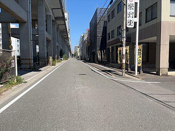 南西側前面道路...