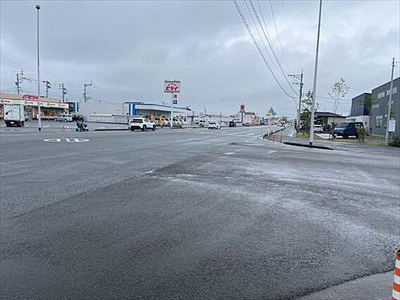 東側前面道路
