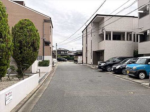 北西側前面道路...