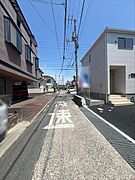 西側前面道路