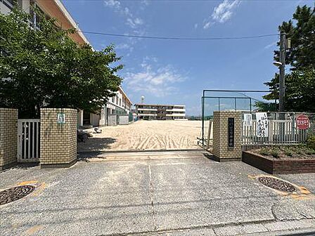 廿日市市立廿日市中学校 740m