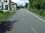 東側前面道路（南側から撮影）