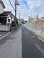 現地含む前面道...