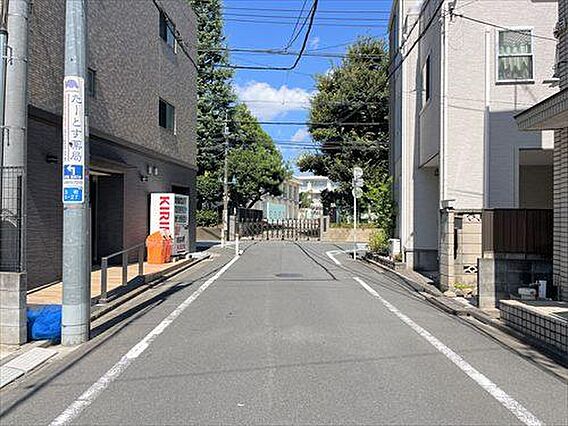 北東側道路（物...