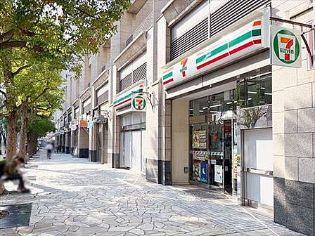 セブンイレブン神保町駅前店(90m)