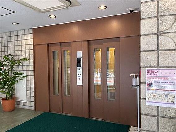 エレベーターホ...