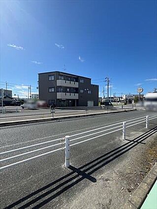 外観　北西側道...