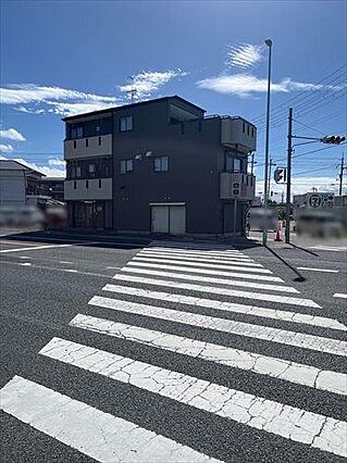 外観　北西側道...