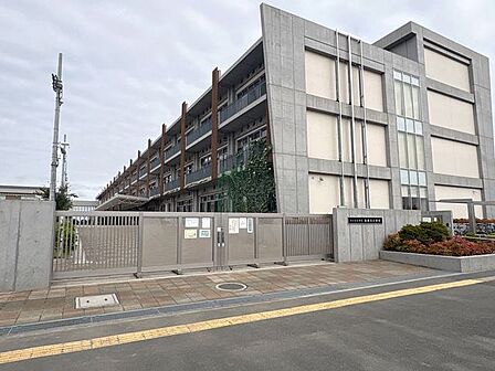 さいたま市立美園北小学校 950m