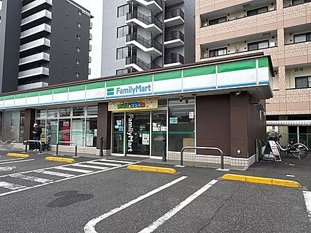 ファミリーマート 浦和美園駅前店 540m