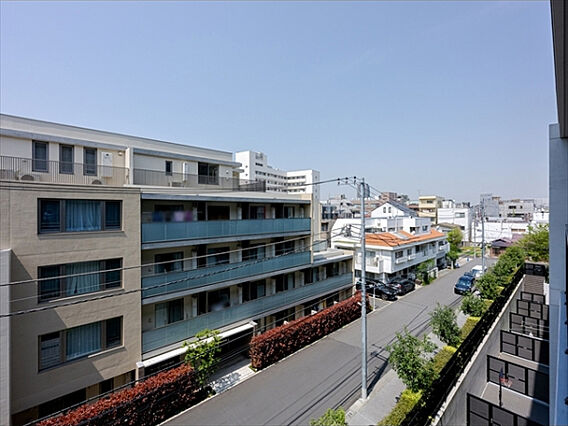 バルコニーから...