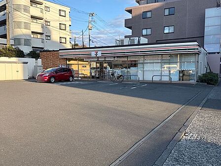 セブンイレブン横浜北山田1丁目店 320m