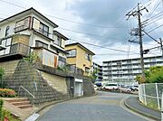 　約8.1ｍ幅のゆったりとした前面道路