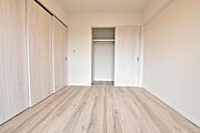 明るい洋室約6帖（新規エアコン設置済）