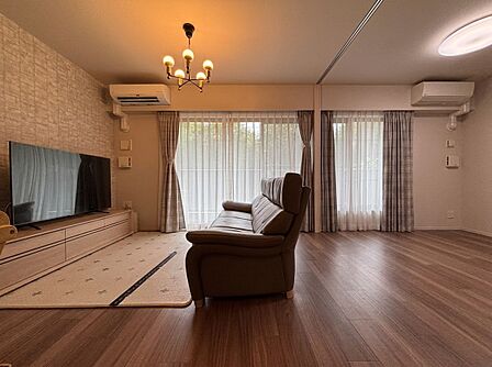 LDに隣接する5帖の洋室をつながりのある開放的な空間