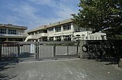 今泉中学校まで約1900ｍ