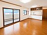 リビング/ダイニング：13.5帖のリビング　廊下・LD・玄関リフォーム95.8万円
