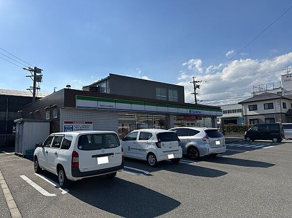 画像28:【コンビニエンスストア】ファミリーマート　四日市三ツ谷東町店まで409ｍ