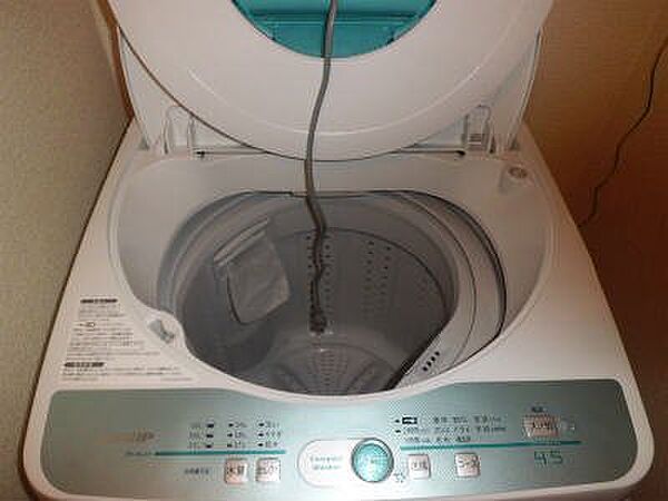 画像7:全自動洗濯機。