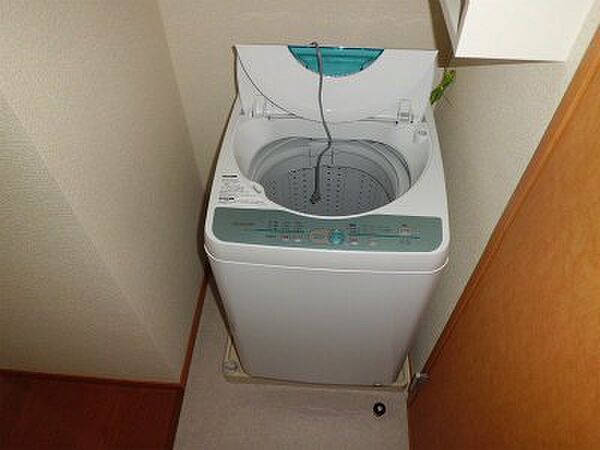 画像9:全自動洗濯機付。