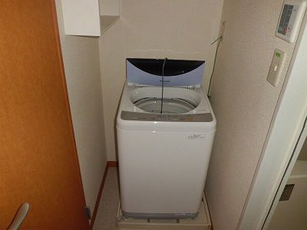画像7:全自動洗濯機付。